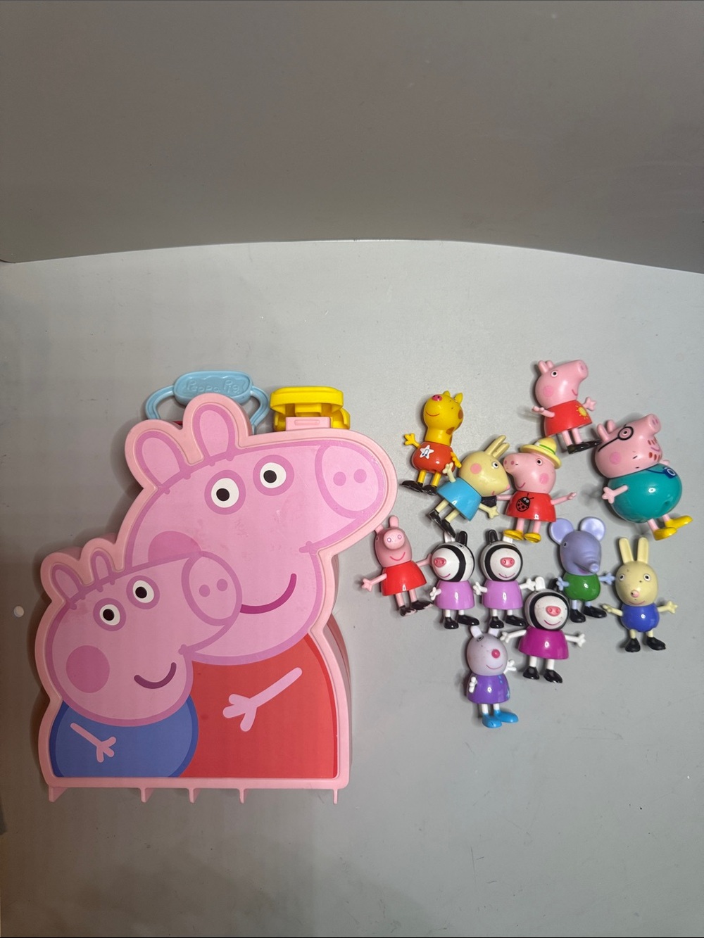 Peppa Pig Pink Carry Case with Multi-Colored Character Figures
